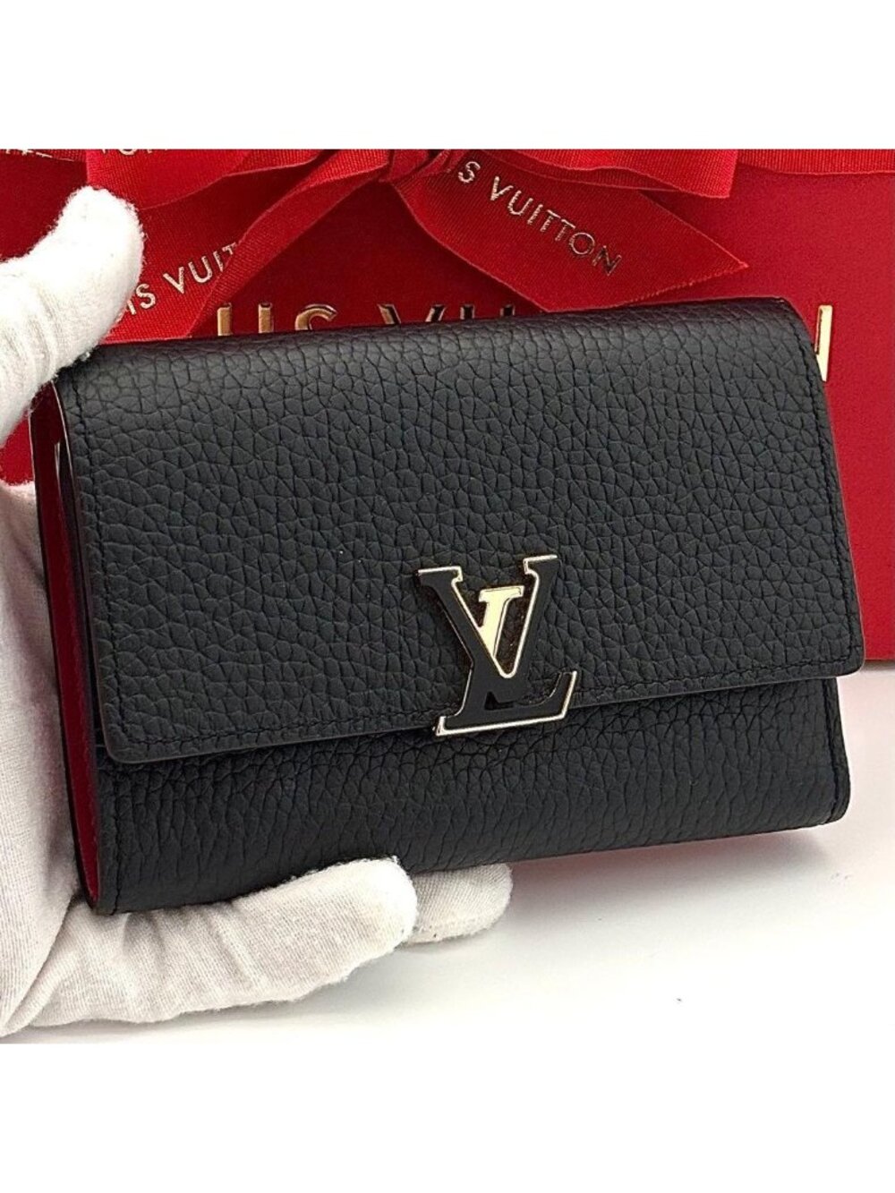 Louis Vuitton Wallet Portefeuille Capucines Compact